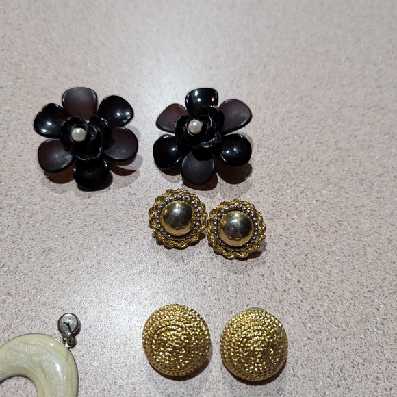 Vintage Jewelry Lot Gold Floral Teardrop Dangle Fashion Earrings 8 Pair - Picture 5 of 7